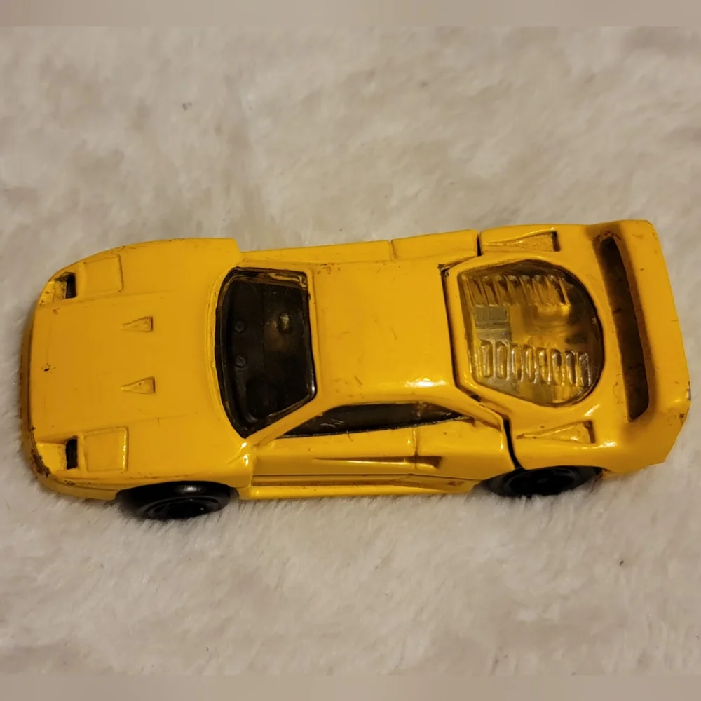 1988 Hot Wheels Ferrari F40 Yellow